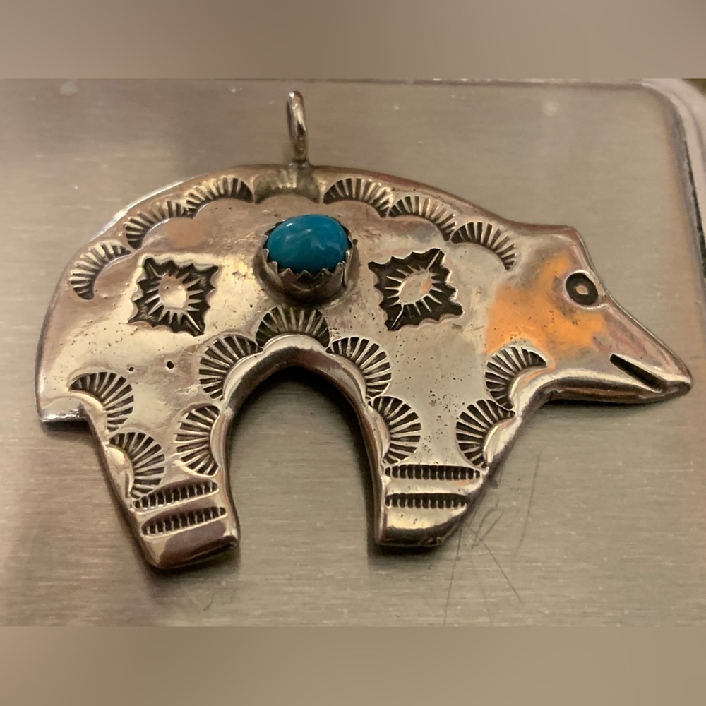 Navajo Unisex Turquoise Bear Pendant 11.45 grams